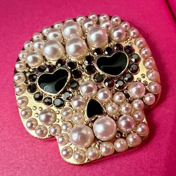 piper k Jewelry - NIB! Piper K Punk Heart Eyes Skull Stud Earrings-Inlaid Rhinestone/Glass Stones